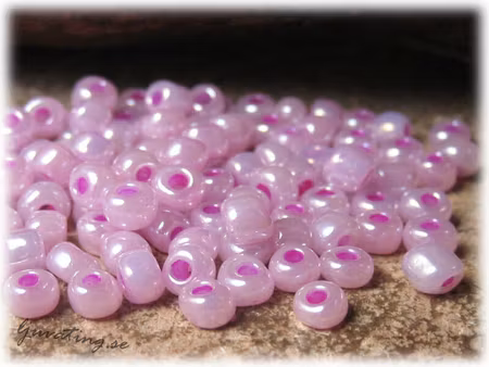 Seed beads i glas ceylon gammelrosa storlek 6/0 ca 4 mm