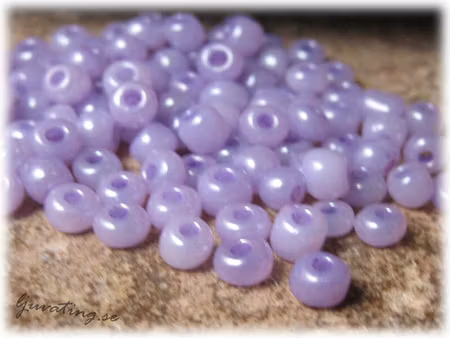 Seed beads i glas ceylon lavendel storlek 6/0 ca 4 mm