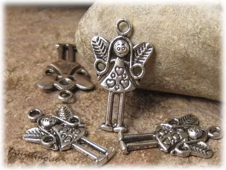 Berlock flicka med vingar antik silverfärg 25x15mm