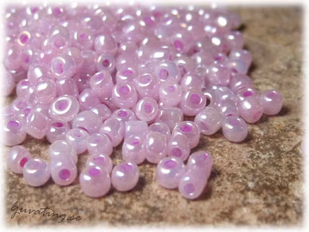 Seed beads ceylon gammelrosa storlek 8/0 ca 3 mm