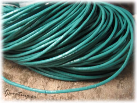 Runt läderband färg mörk turkos tjocklek ca 2 mm