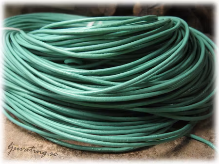 Runt läderband färg turkosgrön tjocklek ca 2 mm