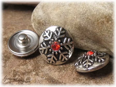 Chunk knapp snöflinga med röd sten 18 mm