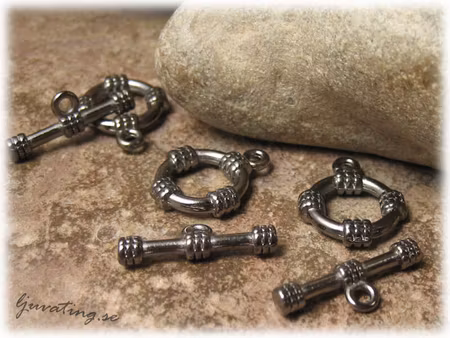 Toggle lås boj i svartfärgad metall ca 15 mm