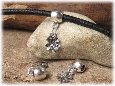 Hänge hanger med klöver ca 29x10 mm