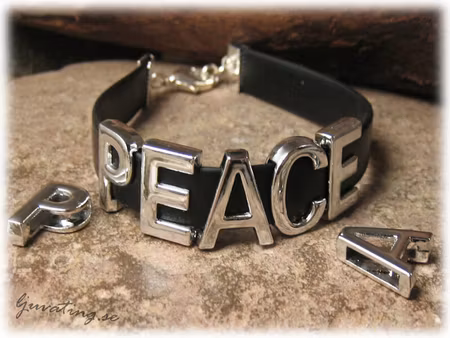 Sliders med ordet PEACE i metall hål ca 10x2 mm