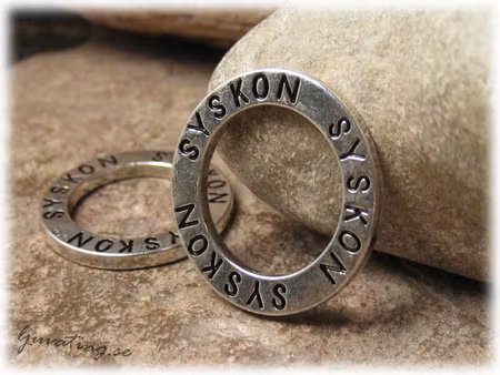 Ring text SYSKON dubbelsidig text ca 23 mm