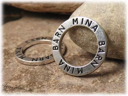 Ring text MINA BARN dubbelsidig text ca 23 mm