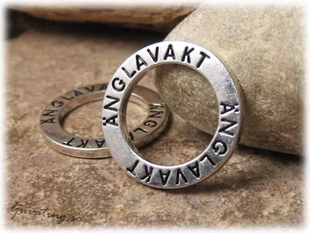 Ring text ÄNGLAVAKT dubbelsidig text ca 23 mm