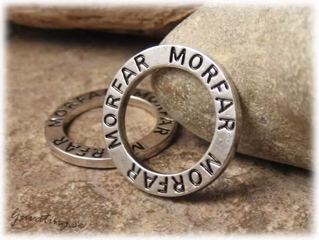 Ring text MORFAR dubbelsidig text ca 23 mm