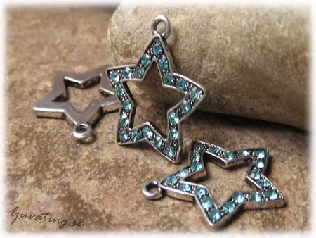 Berlock stjärna med ljusblå strass ca 20 mm