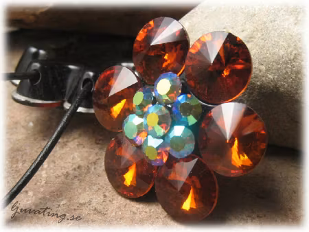 Stor bling-bling blomma topaz 2-håls ca 36 mm