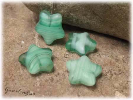 Grönmelerad glaspärla stjärna 4-pack ca 12 mm