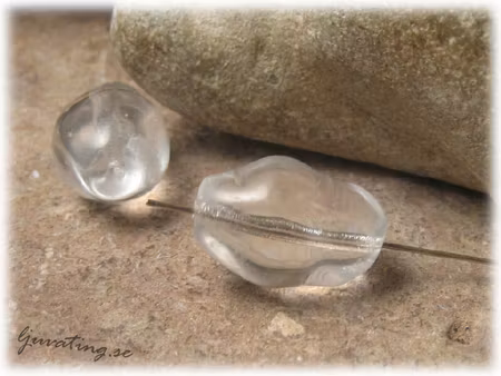 Crystal oval oregelbunden knöl i glas ca 19x13 mm