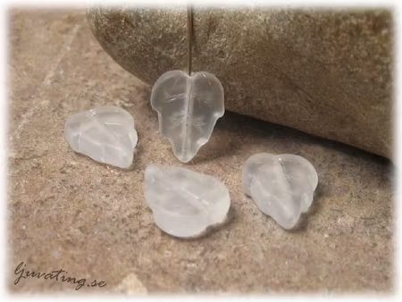 Löv clear frostad glaspärla 6-pack ca 13x10 mm