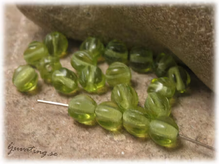 Meloner små gröna runda glaspärlor 20-pack ca 5 mm