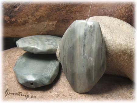 Greystone fläckig kantig oval ca 40x30 mm