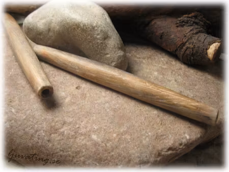 Lång pinne i bambu gråbeige ca 114x12 mm