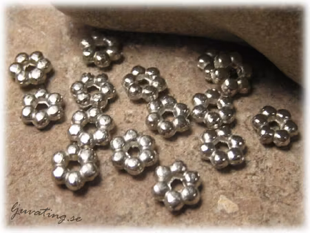 Kraftig daisy antik silverfärgad 40-pack ca 9 mm
