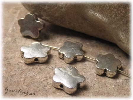 Metallpärla oval blomma ca 12x10 mm