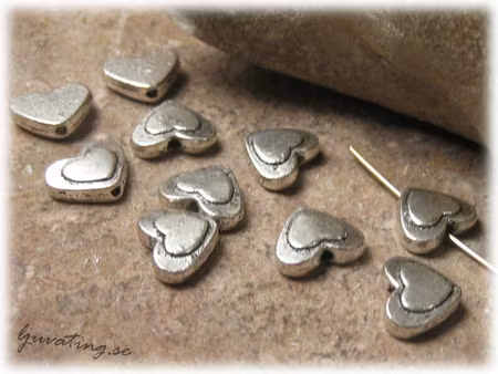 Metallpärla hjärtan med hjärtan 10-pack ca 10x8 mm