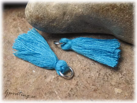 Liten blå tofs tassel med ring ca 32 mm