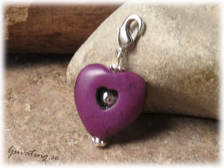 Berlock/hänge hjärta mörklila howlite med klolås