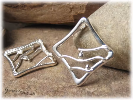 Hänge fyrkant med vågor silverpläterad 22x22 mm