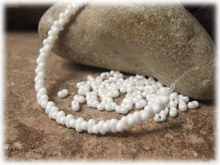 Ceylon vit med AB-lyster farfalle pärla ca 4x2 mm