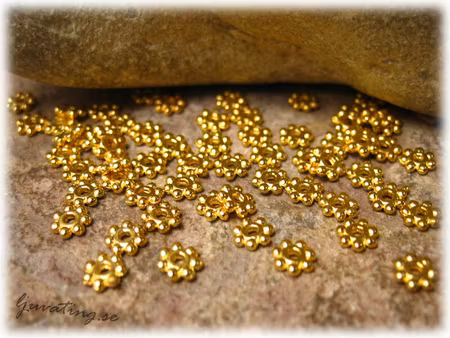 Guldfärgade mini Daisy 75-pack ca 4,5 mm