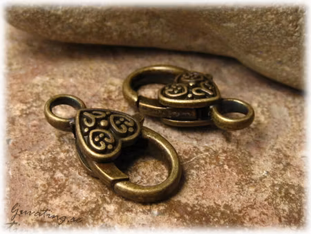 Klolås antik bronsfärg mönstrat hjärta ca 26x14mm