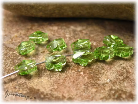 Liten blomma grön peridot Swarovski ca 5 mm