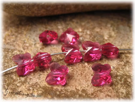 Liten fjäril röd fuchsia Swarovski ca 5 mm