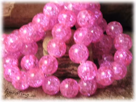 1 sträng krackelerad cerise rund glaspärla ca 10 mm