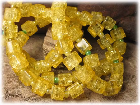 1 sträng krackelerade gula kuber ca 8 mm