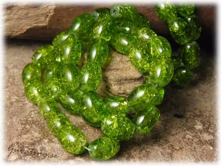 1 sträng krackelerad grön oval glaspärla ca 11x8 mm