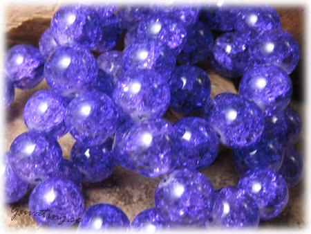 1 sträng krackelerad lila rund glaspärla ca 12 mm