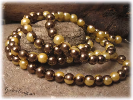 1 sträng vaxad 2 färgad koppar/guldgul glaspärla ca 8 mm