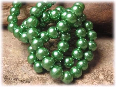 1 sträng glaspärlor vaxad grön ca 8 mm