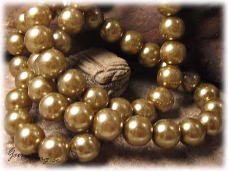 1 sträng glaspärlor vaxad/färgad olivguld ca 12 mm