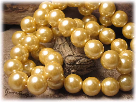 1 sträng glaspärlor mörk grädd vaxad/färgad ca 12 mm