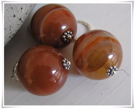 Berlock med  röd brasiliansk sardonyx (123)