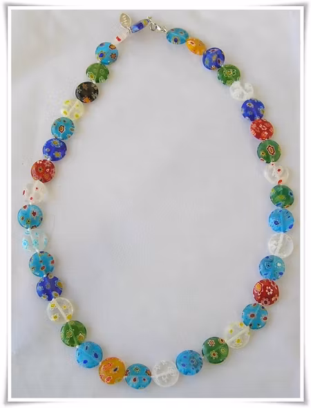 Halsband med millefioripärlor (329)