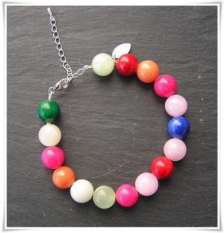 Armband med färgad jade (357)