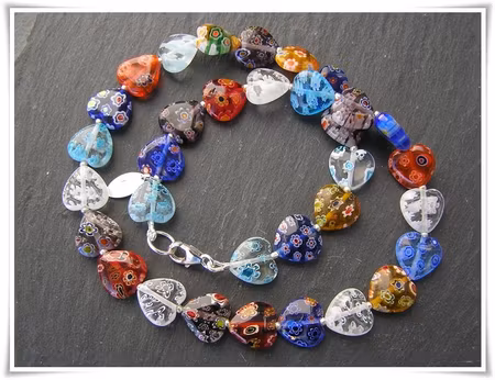 Halsband med millefioripärlor (364)