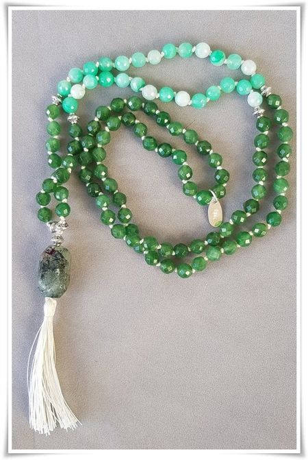 Mala färgad jade