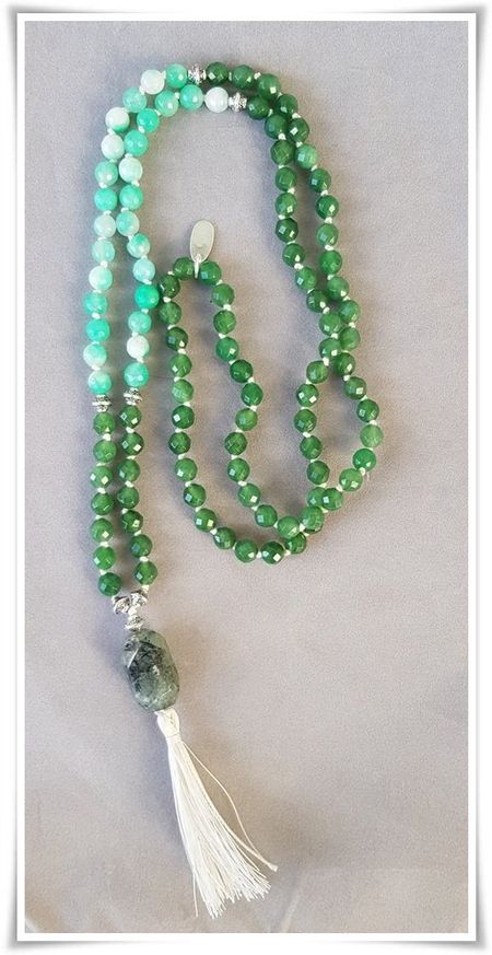 Mala färgad jade