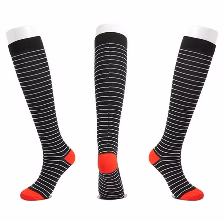 Kompressionsstrumpor Black and red wiwh stripes Nr 54