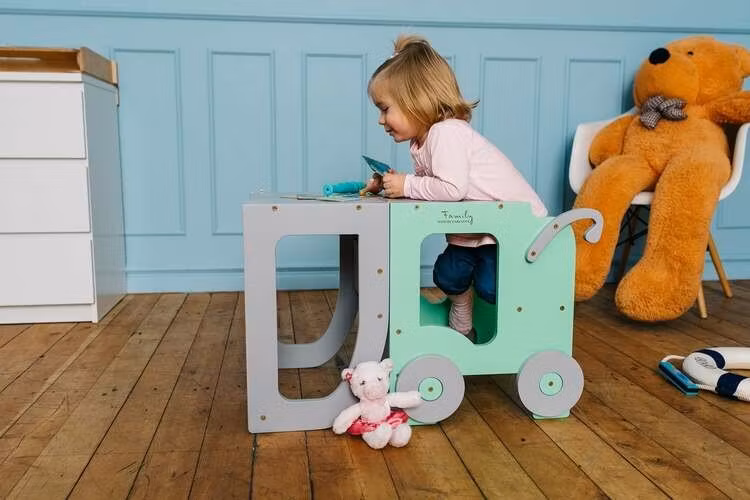 Kökspall för småbarn / bord och pall allt i ett