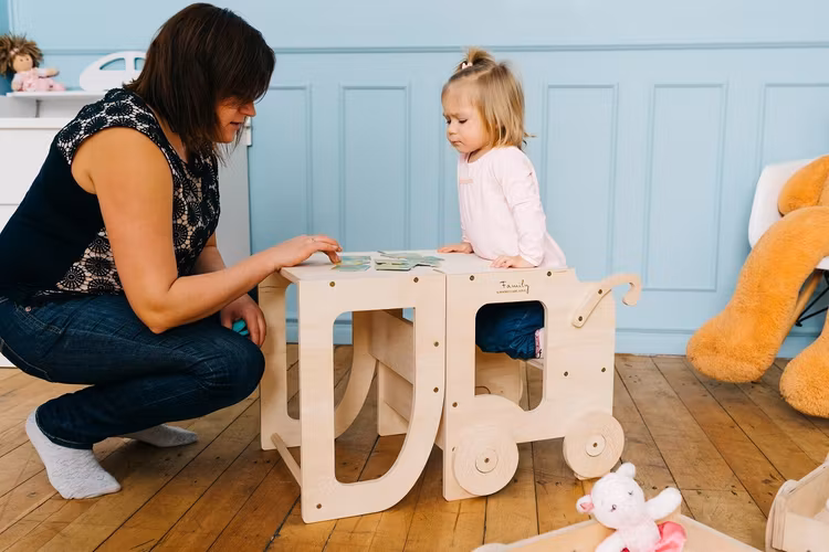 Kökspall för småbarn / bord och pall allt i ett